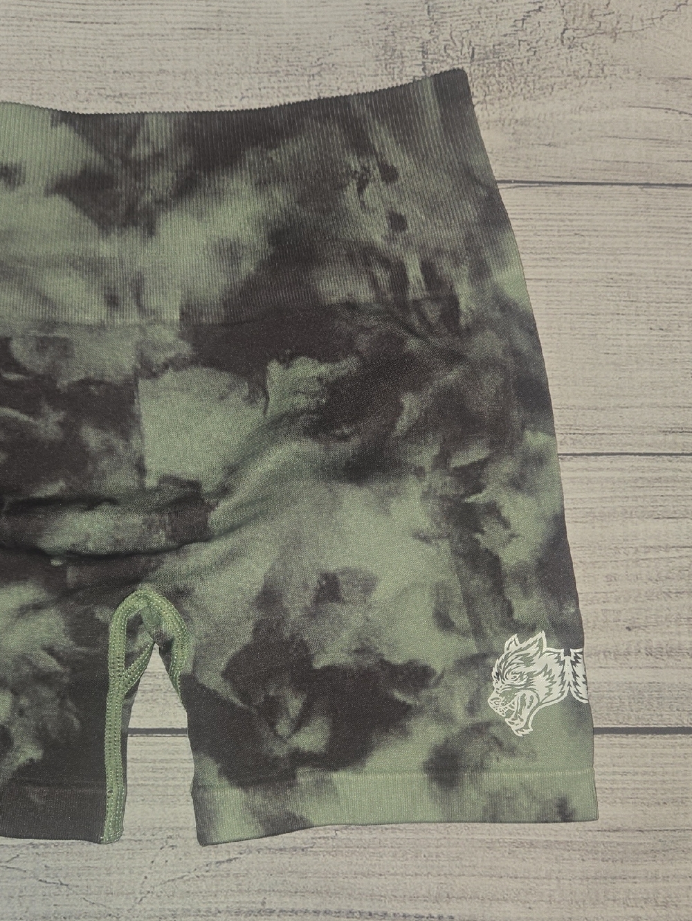 Darc Sport Wolves Forever Everson Seamless Shorts Green Size S NWOT - Picture 4 of 6